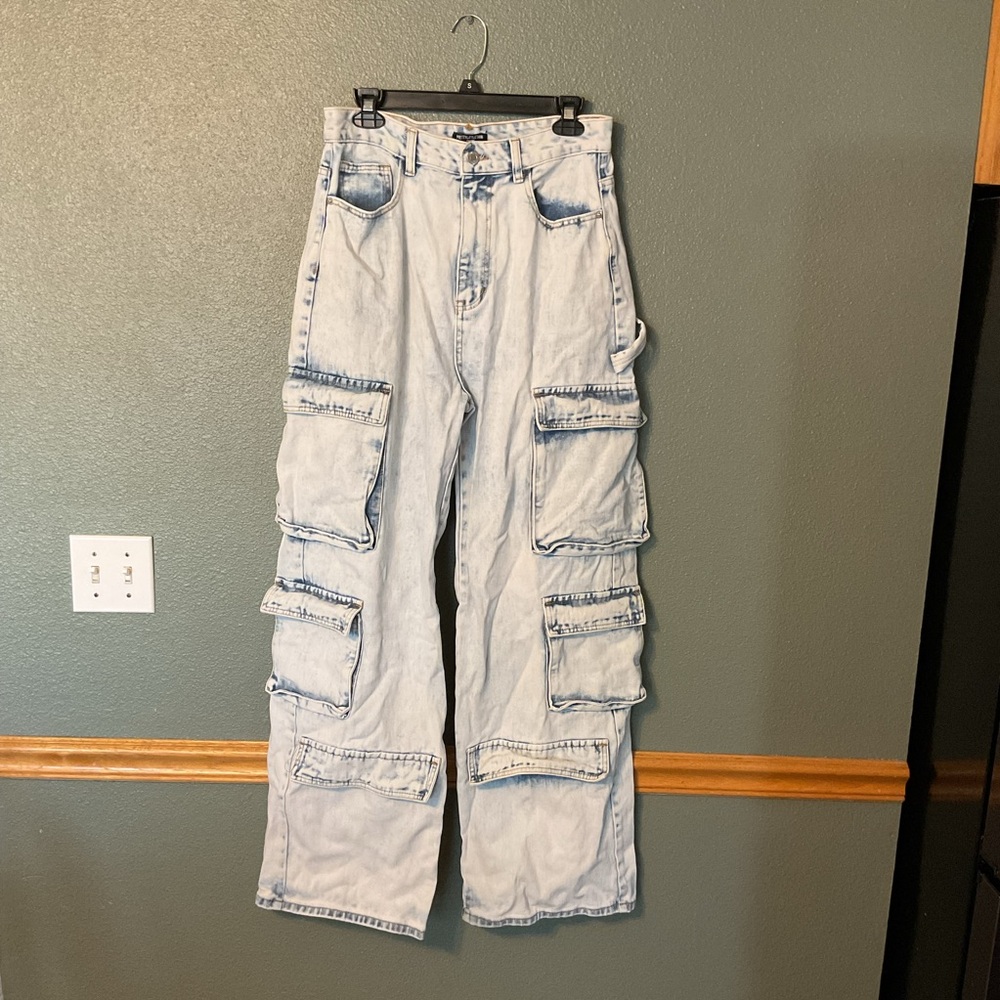 PrettyLittleThing Bleached Cargo Jeans High-Waisted